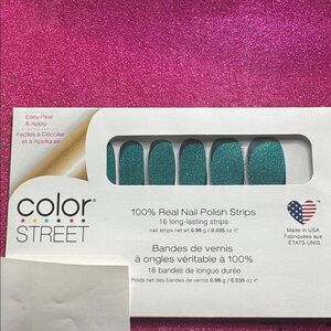 Color street - feeling pine - sealed.